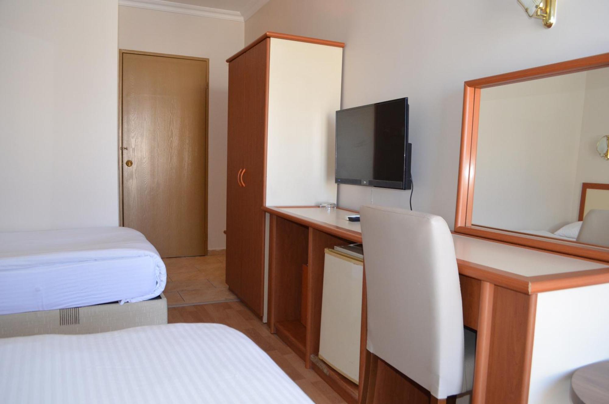 Grand Milano Hotel Ayvalik Room photo