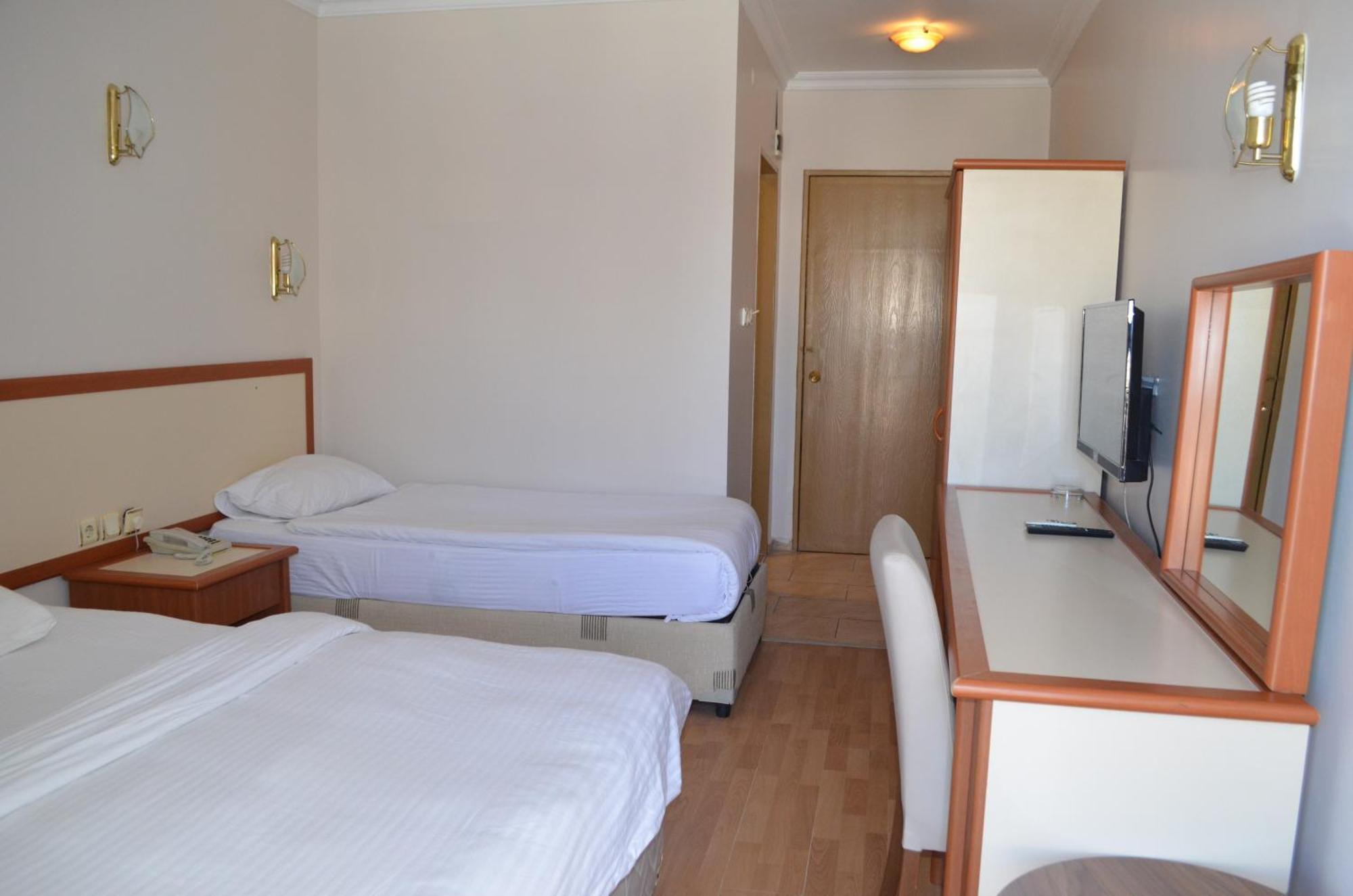 Grand Milano Hotel Ayvalik Room photo