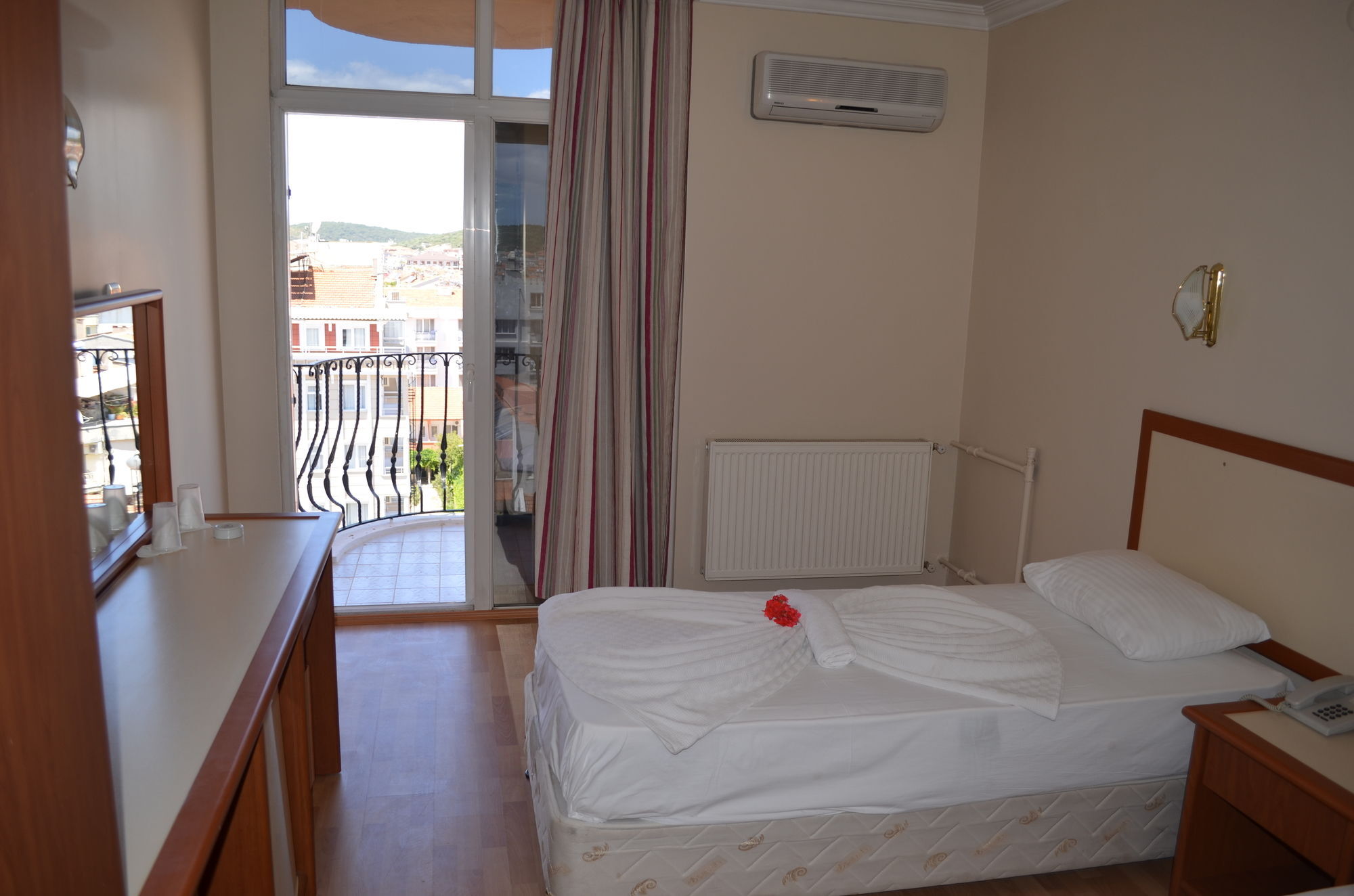 Grand Milano Hotel Ayvalik Exterior photo