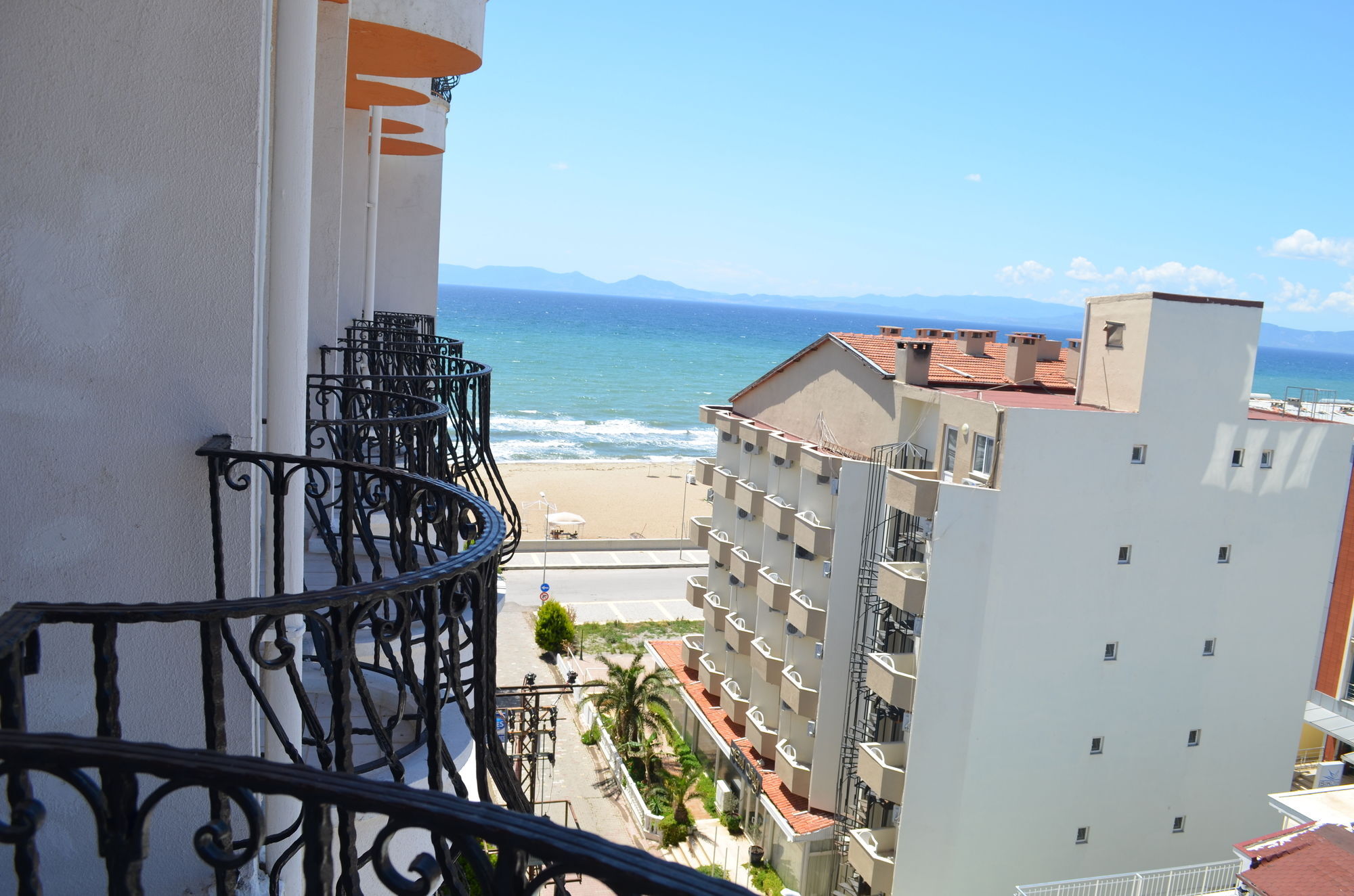 Grand Milano Hotel Ayvalik Exterior photo