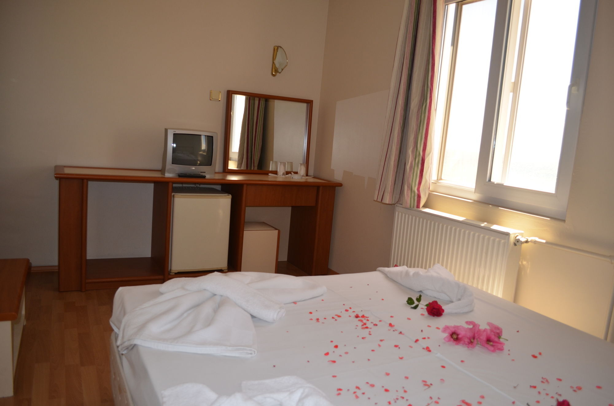 Grand Milano Hotel Ayvalik Exterior photo